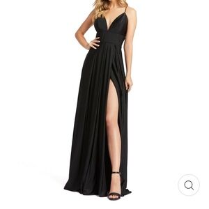 IEENA FOR MAC DUGGAL Black Plunge Neck High Slit Gown New With Tags Size 8